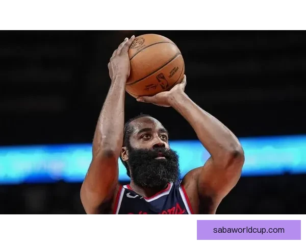 塞克斯顿哈登上演恶意犯规施罗德撞理查兹裆部引争议